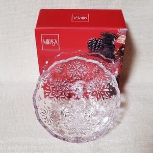Mikasa Festive Glass Footed Snowflake Bowl
